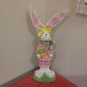 Vintage Whimsical Rabbit Table Figura per Pasqua, Coniglietto ragazza