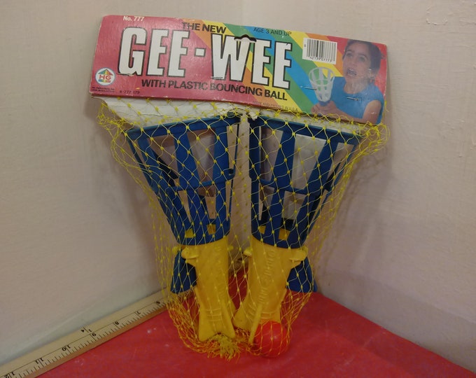 Vintage The New Gee-Wee Game with Plastic Bouncing Ball, 1980's