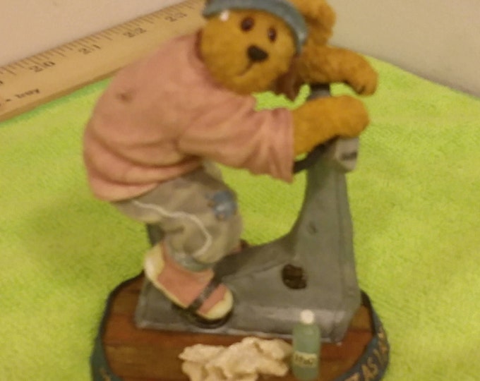 Boyds Bear "R.S. Huffenpuff Never Mind, I'll Buy a Bigger Size" Figurine, Edition 2E/1803, 2002