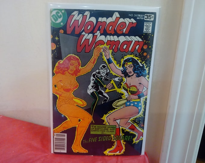 Vintage DC Comic Books, Wonder Woman Various Issues, 1970's