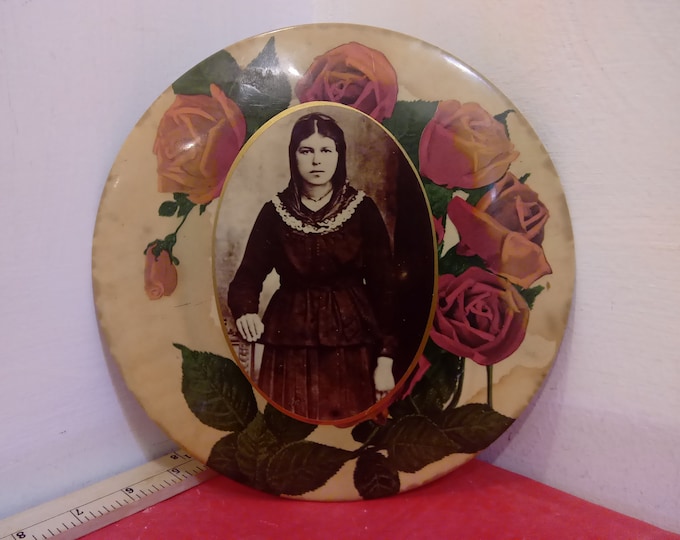 Vintage 9" Round Button Tin Wall Hanging, Girl Photo with Roses, 1930's#P