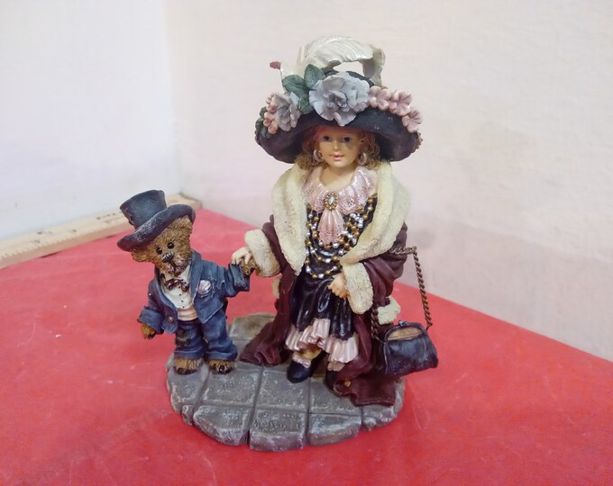 Vintage Resin Figurine, The Boyds Collection, Yesterday Child, Amy and Edmund...Momma Clothes, 1998