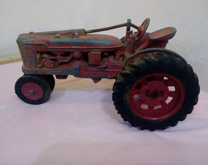 Vintage Metal and Rubber/Plastic Tractor, Red Farm Tractor, Dyersville Iowa 52040 by ERTL