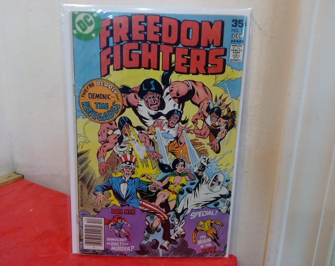 Vintage DC Comic Books, Freedom Fighters, 1970's