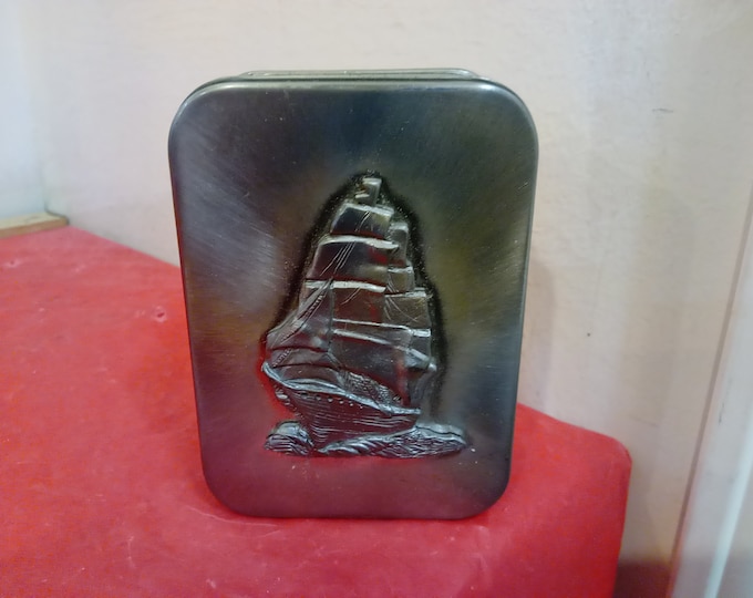 Vintage Metal Tins, The American Clipper Flying Cloud and Clipper Ship Hinged Tin