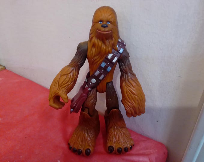Vintage Star Wars Action Figure, Chewbacca with Shoulder Belt and Pouch by Hasbro, 2004