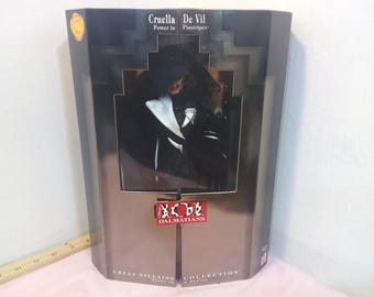 Vintage Doll, Walt Disney's 101 Dalmatians "Great Villains Collection, Cruella De Vil "Power in Pinstripes" Doll, Made by Mattel, 1996