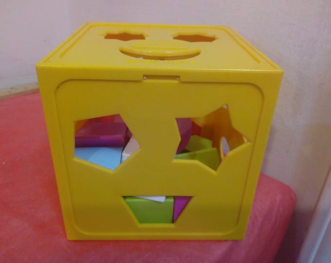 Vintage Baby/Toddler Toy. Playskool Form Fitter Toy, 16 Pieces, 1981