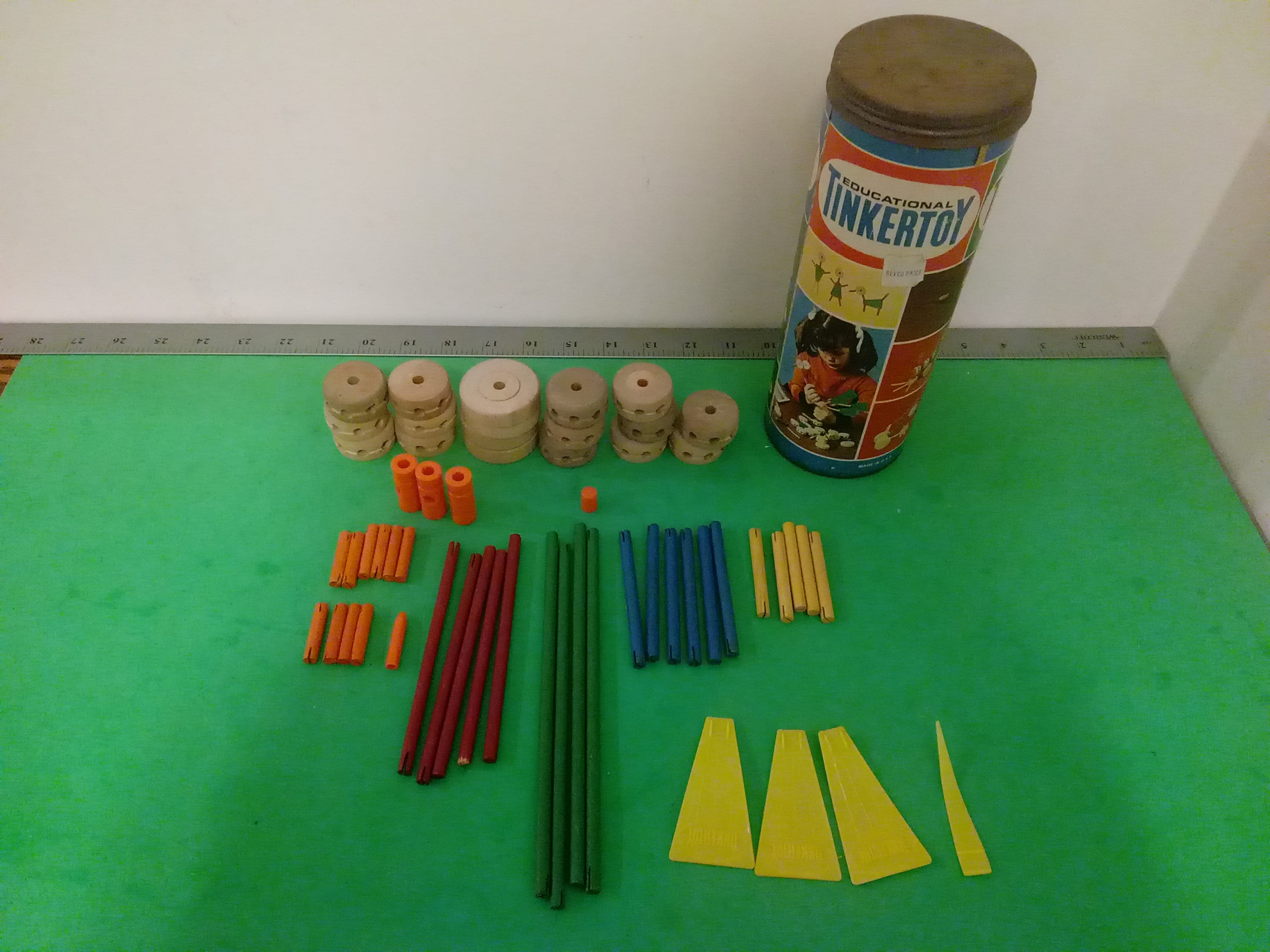 Vintage Tinker Toy Set, 116 60 pieces, 1970's