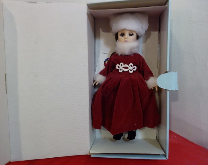 Vintage Doll, Effanbee International Collection "Russia" Style #1115, 1987~