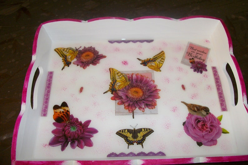 Hand made single pattern tray flower motifs wavy edges