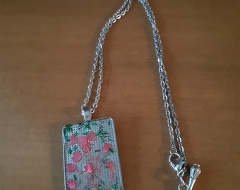 Pendentif et sa chaîne