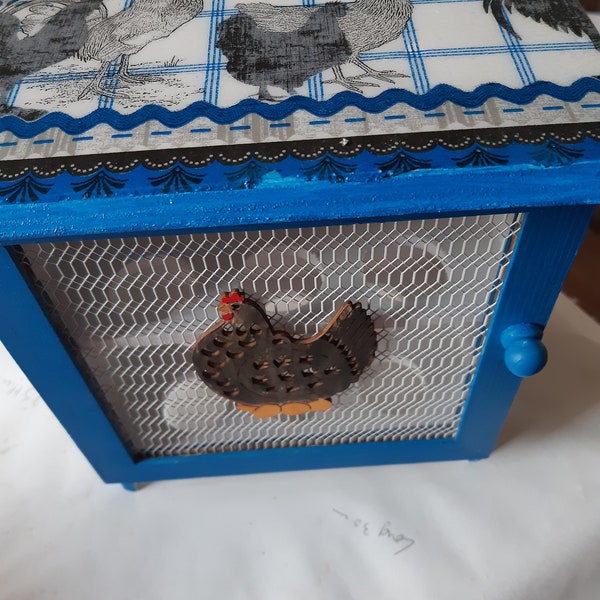 Storage box for eggs