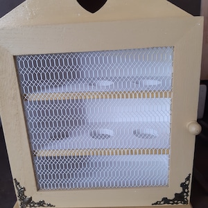 Egg box with chicken motif