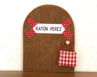 La auténtica puerta mágica del Ratoncito Pérez. De regalo esta preciosa bolsita  para dejarle el diente. !Es Mágica! Sólo él podrá abrirla