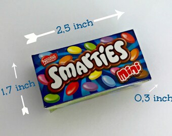 Koelkast magneet. Set van 2. Kleine en schattige smarties doos.