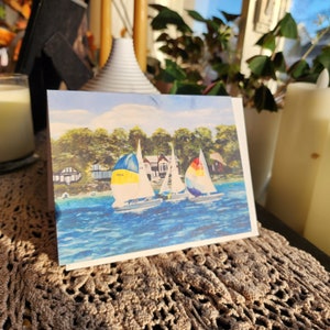 "Kunstkarte, Aquarelldruck von meinem original Kunstwerk ""Caught in a Regatta""." Segelclub, Boote, Leben am See.