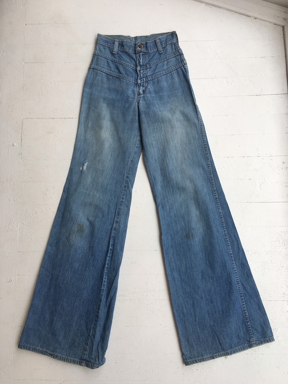 1970s wide leg bell bottoms jeans by Maverick high