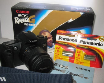 Cámara réflex Canon EOS Rebel G de 35 mm, como nueva, con objetivo Canon de 35-80 mm, en su caja original con baterías, correa y tapa del objetivo.