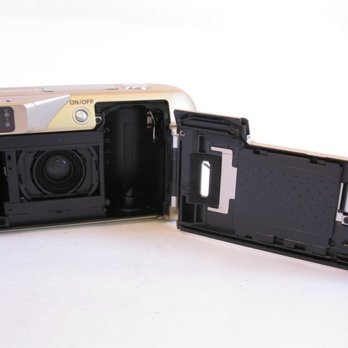 Vintage Pentax IQ Zoom 150SL Date 35mm Ultra Compact shops Point & Shoot Camera with Case, Strap, Manual, in original Box