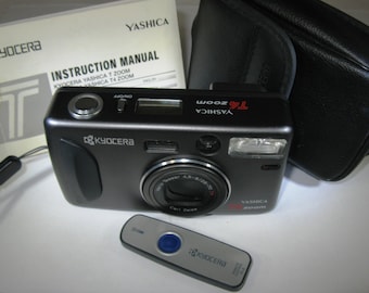 El legendario Yashica T4 -Zoom / T -Zoom Kyocera apuntar y disparar la cámara con el caso