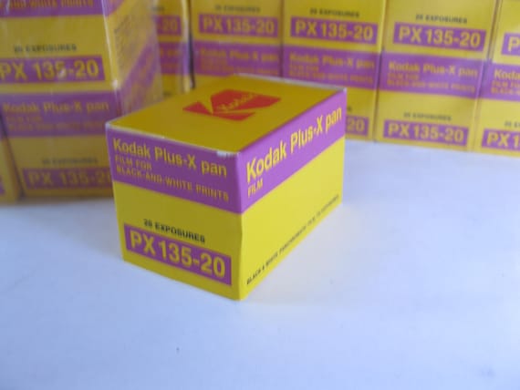 ビンテージ コダック プラスX 125 フィルム：35mm 白黒、20枚撮り 