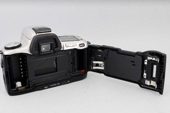 MINOLTA α Alpha Sweet SLR With Minolta AF Zoom Lens 28-80mm F/3.5