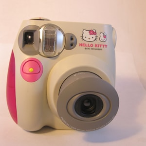 Rare Fujifilm Fuji Instax Mini 7 Hello Kitty Sanrio Instant Photos