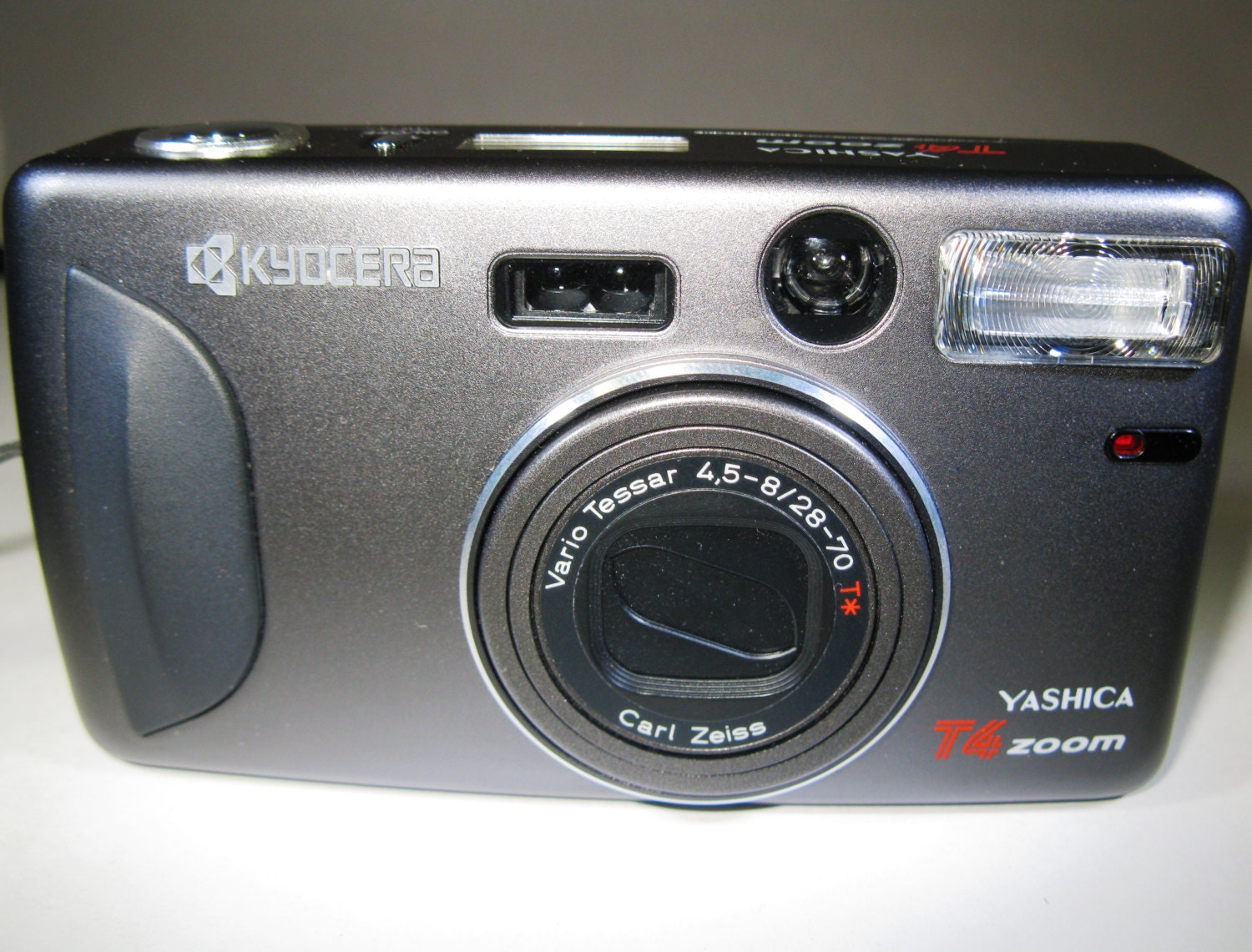 Legendary Yashica T4-zoom / T-zoom Kyocera Point and Shoot Legendary Yashica T4-zoom / T-zoom Kyocera Point and Shoot