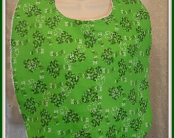 St.Patricks Day fun with this "KISS ME!" print with hearts and shamrocks!