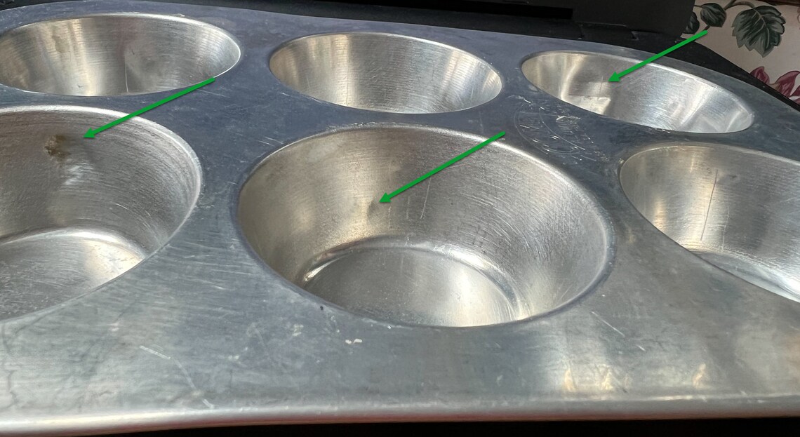 Comet Aluminum Baking Pans for 6 Muffins or Cupcakes 2 Tins 1970s USA