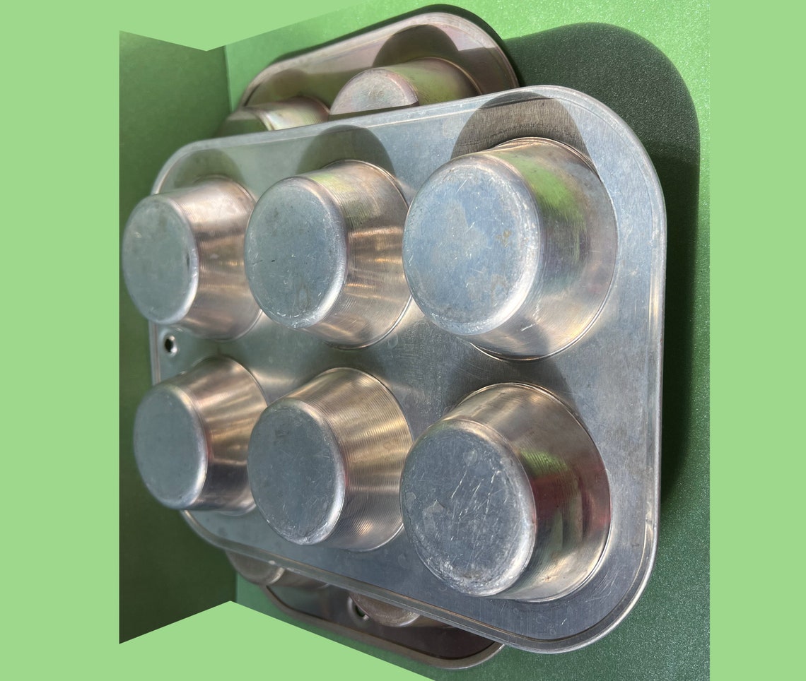 Comet Aluminum Baking Pans for 6 Muffins or Cupcakes 2 Tins 1970s USA