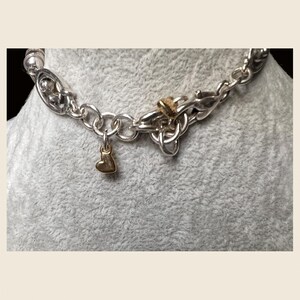 Conjunto de pulsera y pendientes con forma de corazón dorado en tono plateado de Brighton imagen 5