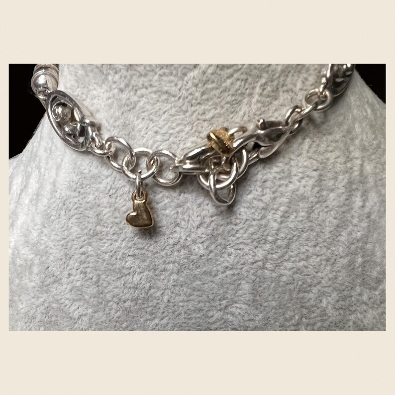 Conjunto de pulsera y pendientes con forma de corazón dorado en tono plateado de Brighton imagen 5