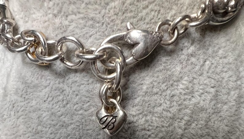 Conjunto de pulsera y pendientes con forma de corazón dorado en tono plateado de Brighton imagen 4