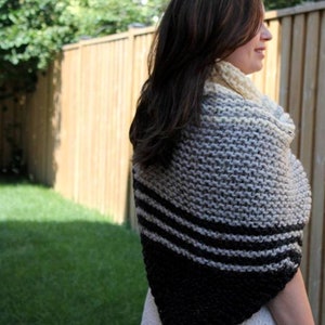 Knit Shawl Pattern, Triangle wrap knitting pattern, Triangle shawl pattern, knit wrap, Triangle Scarf Pattern, ENGLISH LANGUAGE