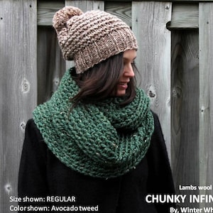 Chunky winter scarf, infinity scarf, green winter scarf, cozy soft infinity scarf, circle scarf, knit infinity scarf, knit eternity scarf,