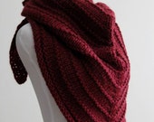 Knit triangle scarf, kerchief scarf, hand-knit scarf, Knitted shoulder wrap, Shawl, Bandana scarf, Triangular cowl, Winter wrap, knit shawl