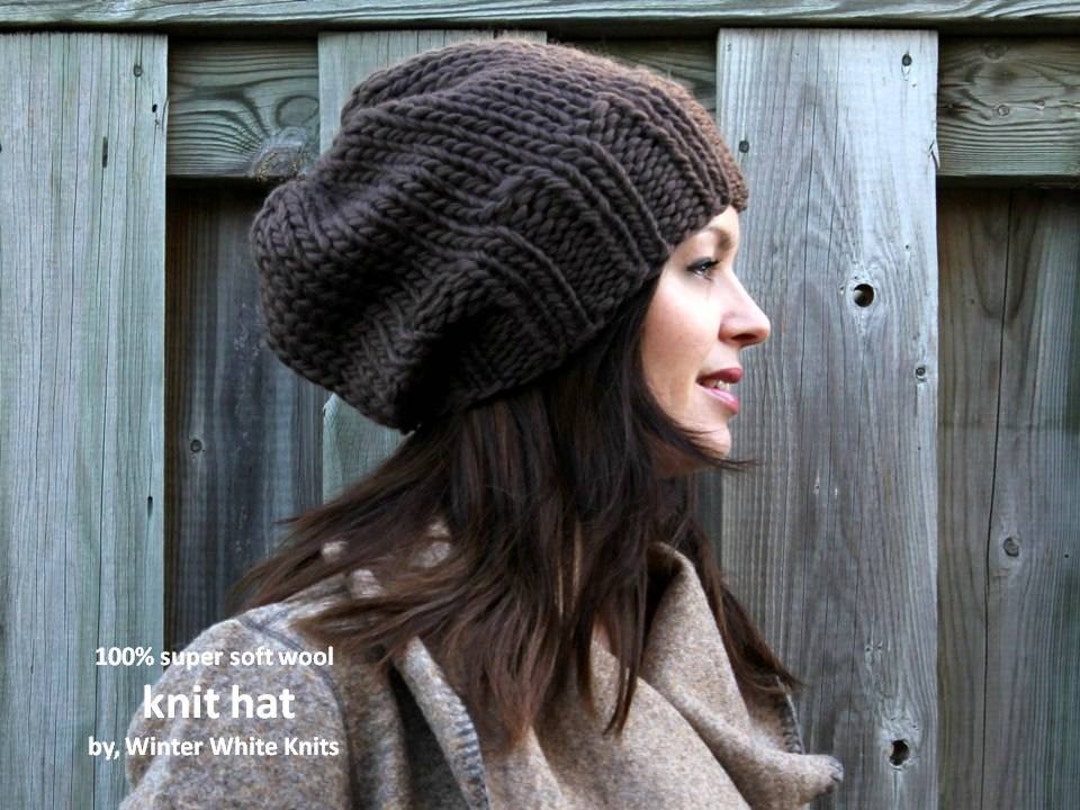 KNITTED BEANIE HAT IN WHITE WOOL 413368