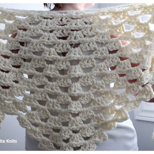 Triangle scarf, Winter shawl, Wool wrap scarf, kerchief scarf, Triangle knit shawl, Bridal Shawl, shops Wedding Wrap, chunky knit wrap, cozy shawl