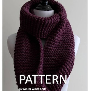Peut inclure: Un patron de tricot pour un écharpe de couleur pourpre, avec le texte "PATTERN" en lettres blanches. Le texte "By Winter White Knits" et "Not a Finished Product" sont également inclus.