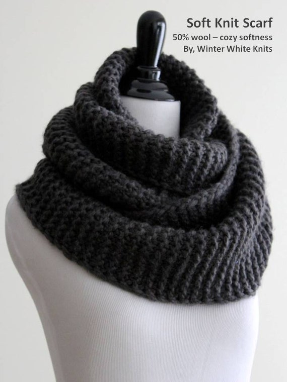 Chunky knitted infinity scarf pattern