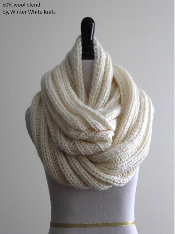 Cream Hand-knitted Infinity Scarf, Winter Scarf, Cream White  display picture 3