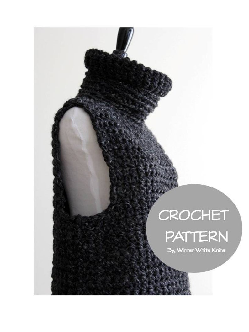 Puede incluir: Un patr&oacute;n de crochet para un chaleco negro de cuello alto. El patr&oacute;n es de Winter White Knits.