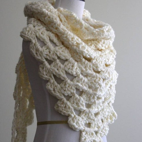 Triangle scarf, Winter shawl, Wool wrap scarf, kerchief scarf, Triangle knit shawl, Bridal Shawl, shops Wedding Wrap, chunky knit wrap, cozy shawl