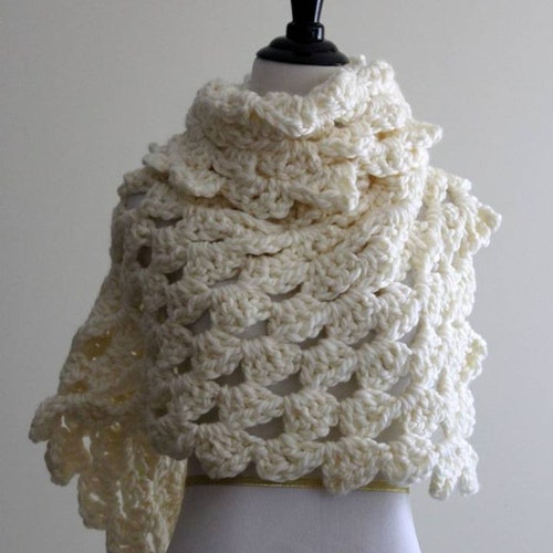 Triangle scarf, Winter shawl, Wool wrap scarf, kerchief scarf, Triangle knit shawl, Bridal Shawl, shops Wedding Wrap, chunky knit wrap, cozy shawl