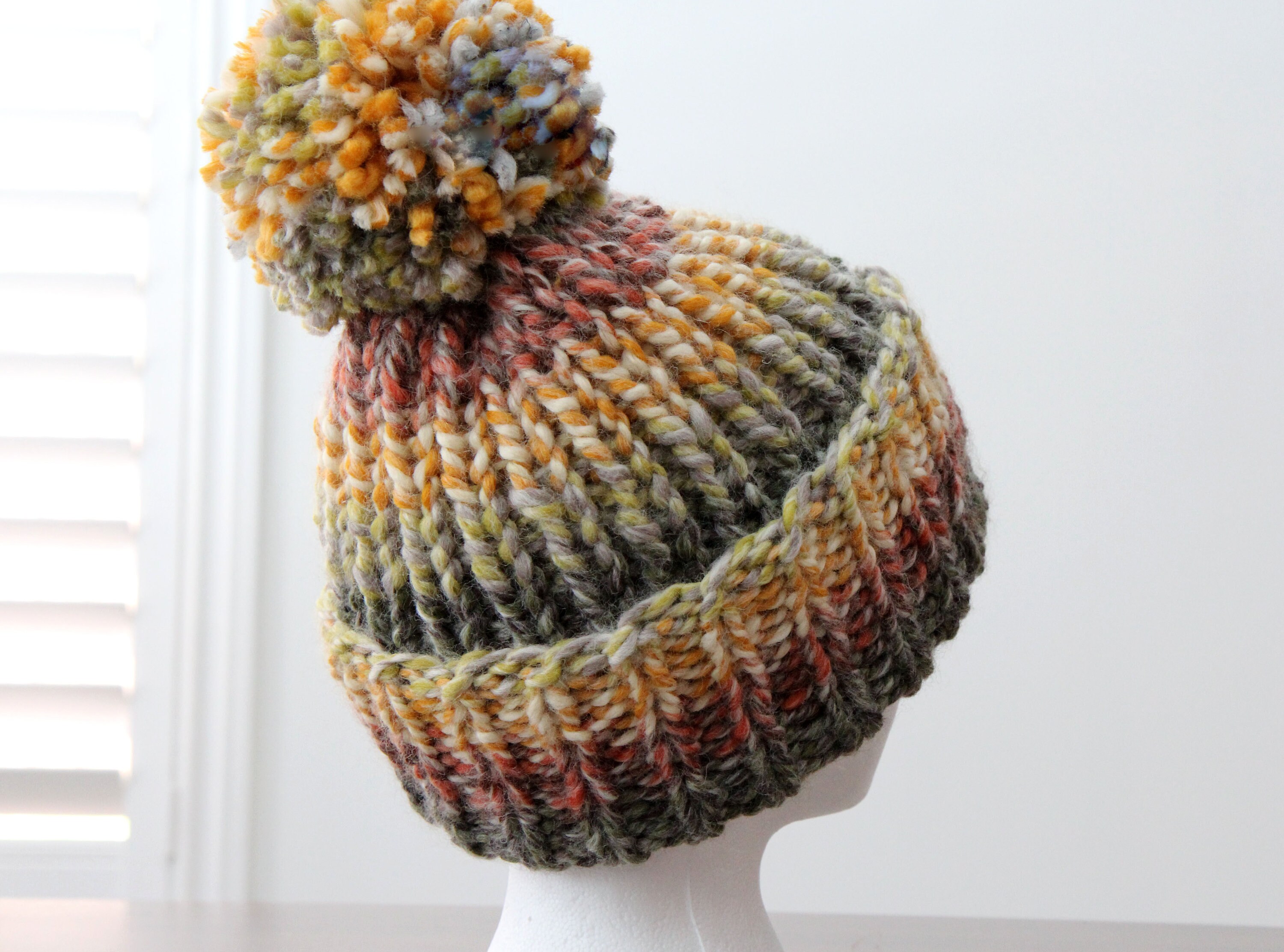 Hand-knitted Chunky Knit Pom Pom Beanie: Roll up Brim Winter  display picture 1