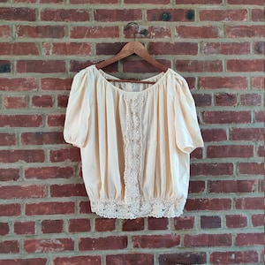 Chic Floral Crochet Lace Blouse Buttoned Back Style One Size