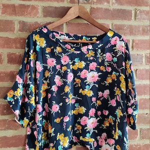 Floral Chiffon Blouse Loose Style One Size Dark Blue Color