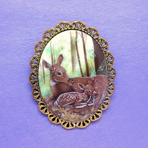Porcelain Mother and Baby DEER FAWN Cameo Costume Jewelry Gold Tone Ruffle Scallop Pin Brooch for Birthday or Mothers Day Gift BAMBI Deer